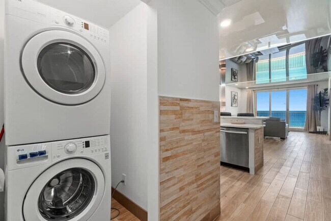 Building Photo - 10625 Front Beach Rd