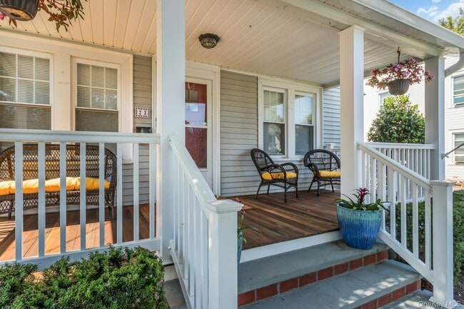 Building Photo - 23 W 7th St