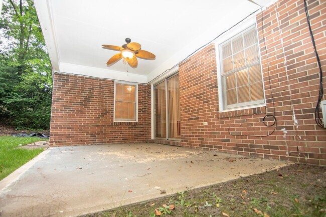 Building Photo - 4100 King Arthur Pl
