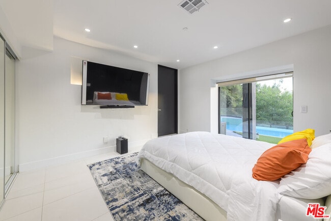 Building Photo - 2271 Gloaming Way