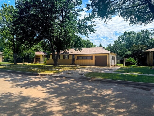 Building Photo - Updated 3 Bed Home with Sunroom + Large Fenced Yard