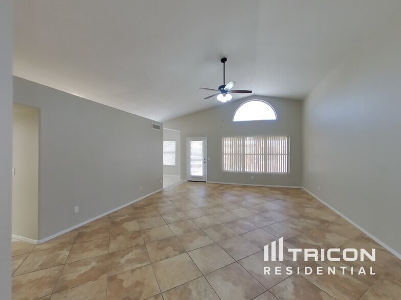 Building Photo - 12320 W Edgemont Ave