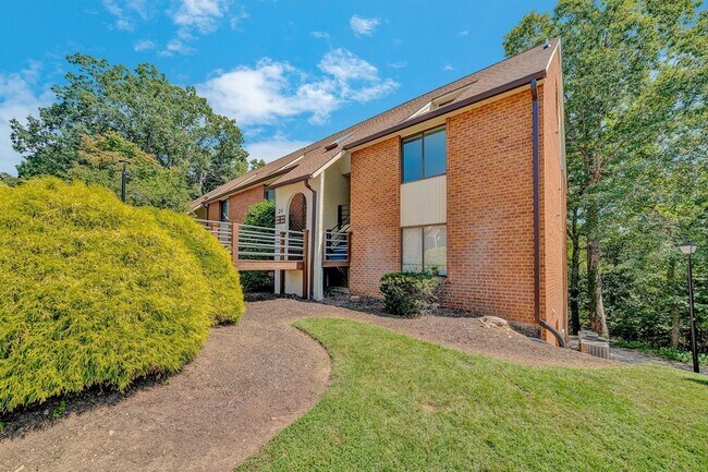 Building Photo - 3372 Forest Ct