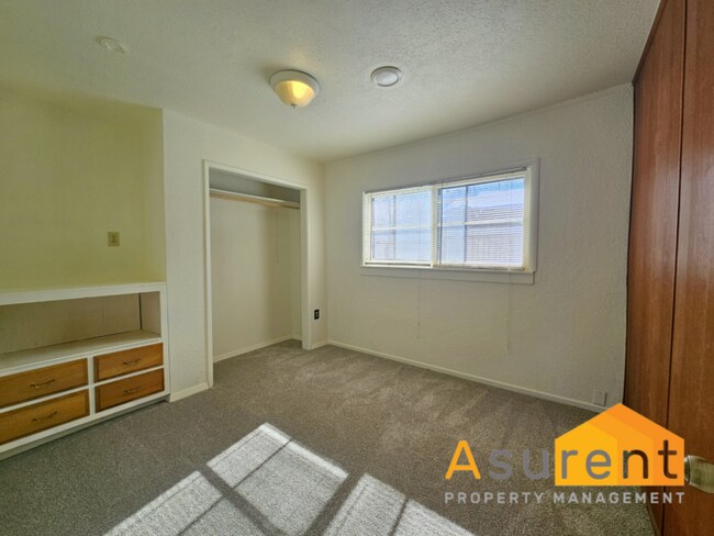 Building Photo - Charming 2-bedroom 1-bathroom home with a bonus room
