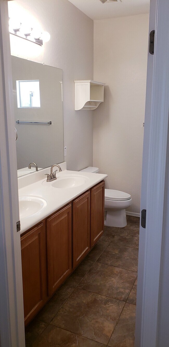 Building Photo - Stunning Laveen Village home with built-in...