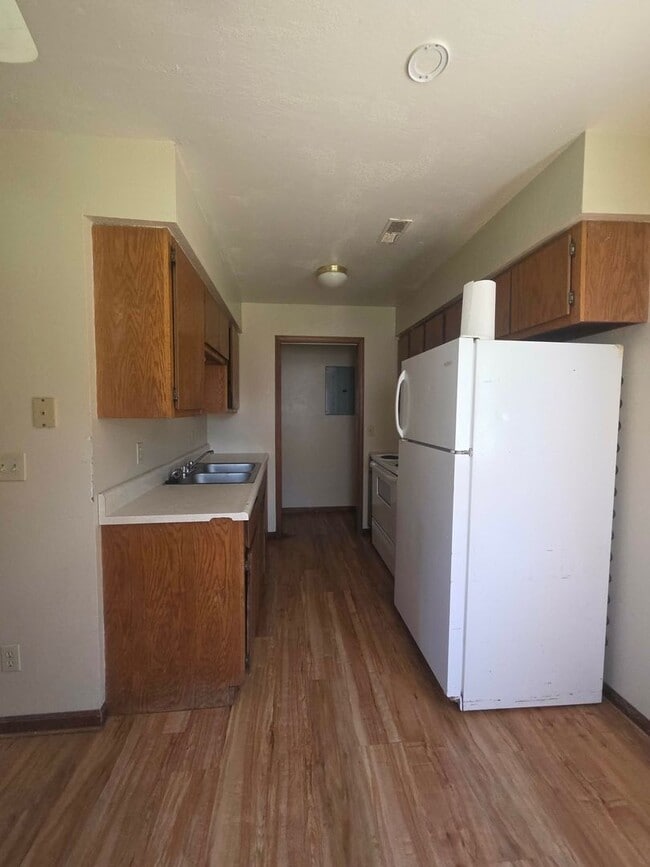 Building Photo - 1379 Parkside Dr