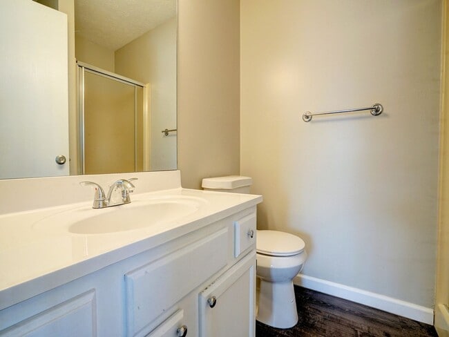 Building Photo - Forest Meadows Apartments – Pet-Friendly w...