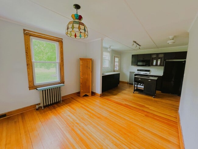 Primary Photo - 20/22 Porter Ave