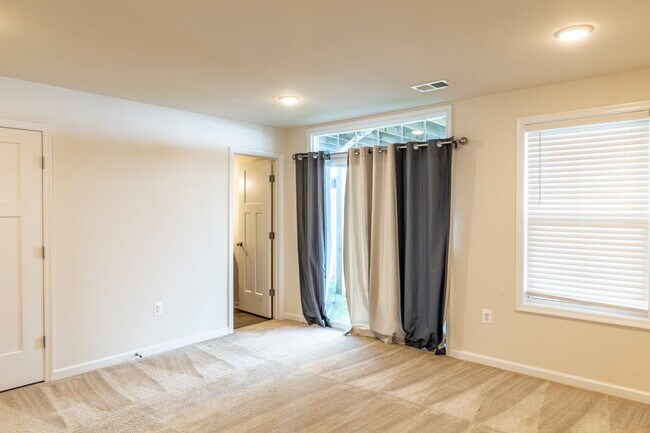 Building Photo - 3430 Montague St