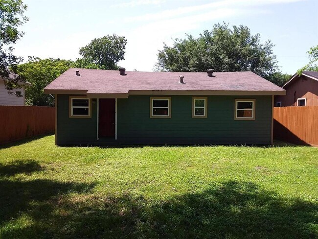 Building Photo - 7909 Woodward St