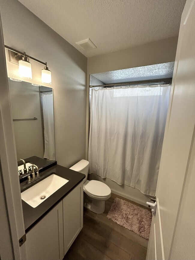 Building Photo - 4313 Lauren Lp NE