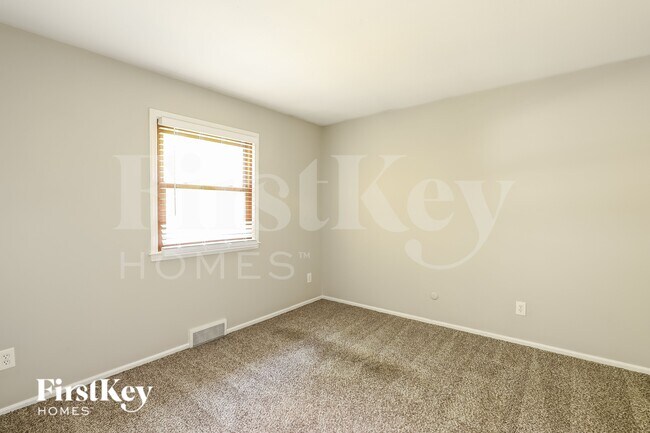 Building Photo - 5813 NW Aspen Ln