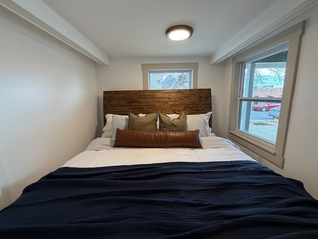 Building Photo - Fully Furnished Sloan's Lake 2 bedroom home