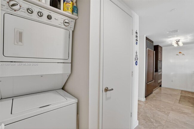 Building Photo - 495 Brickell Ave