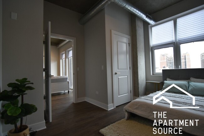 Building Photo - 3833 N Broadway