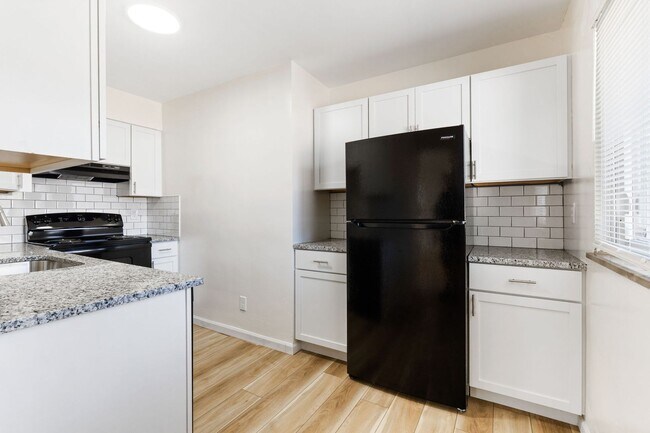 Building Photo - Updated 3 Bedroom Home for Rent with Garage & Fenced Yard