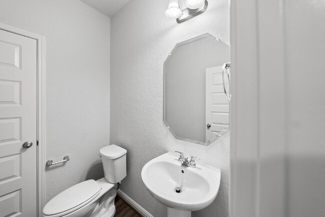 Building Photo - Greenbelt, Second En Suite, Media and Game...