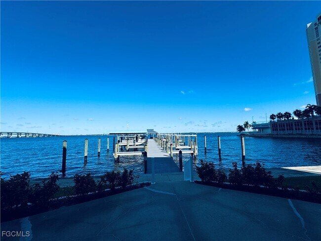 Building Photo - 2711 First St