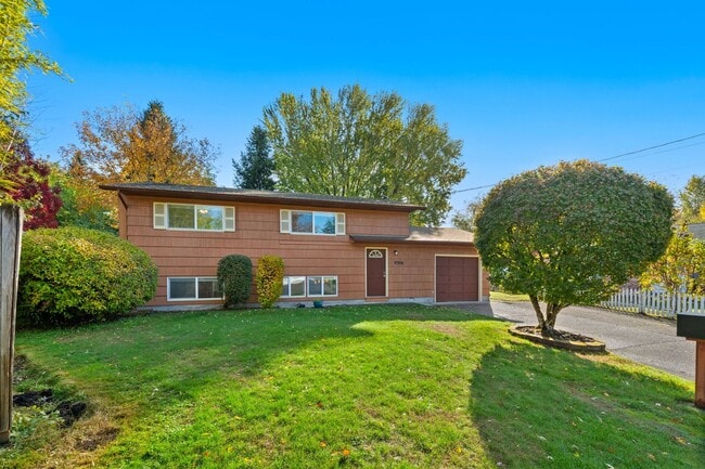 Building Photo - 9394 SE Mason Cir