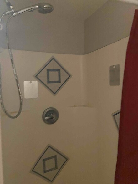 Building Photo - 2447 Burns St