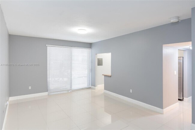 Building Photo - 6061 Collins Ave