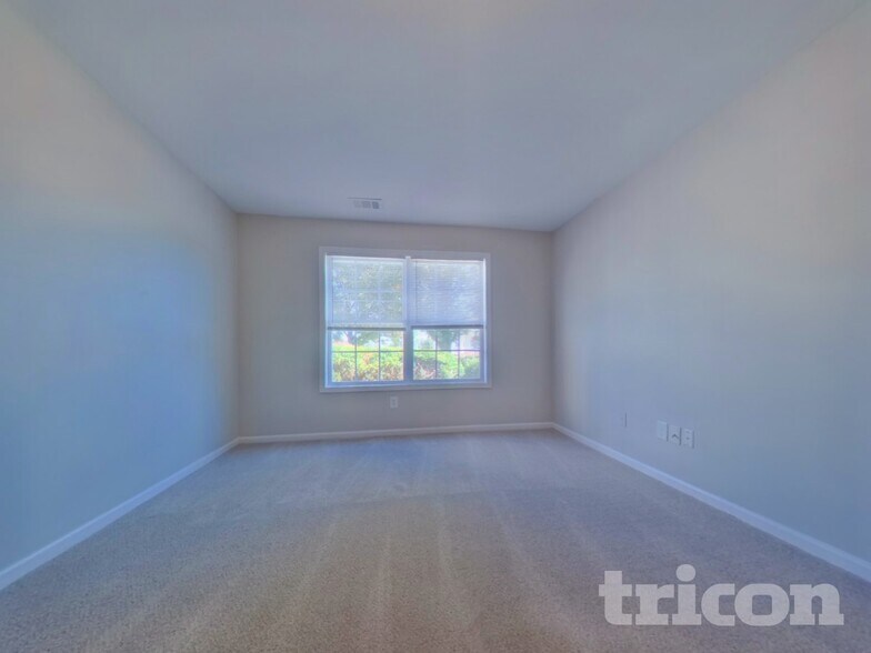 Building Photo - 6655 Breckenridge Dr