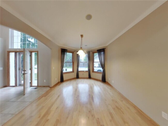 Building Photo - 8915 Umbria Pl N
