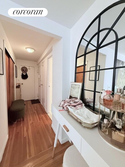 Building Photo - 117 W 58th St