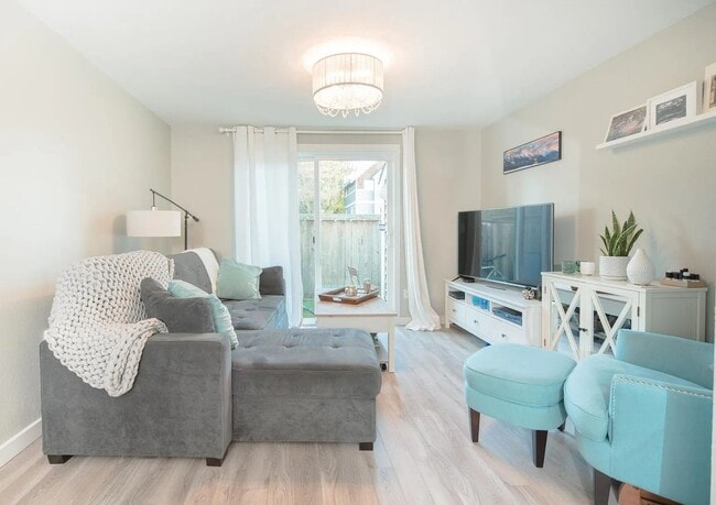 Building Photo - First Hill/Central District Townhome