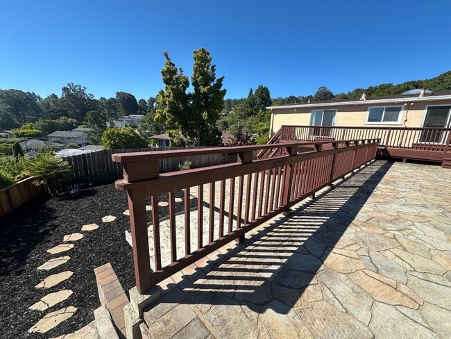 Building Photo - 2350 Rosewood Dr