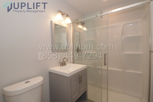 Building Photo - Swift Ave (4233-4239)