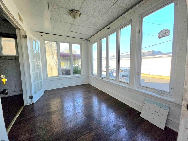 Building Photo - 346 N Delaware Ave