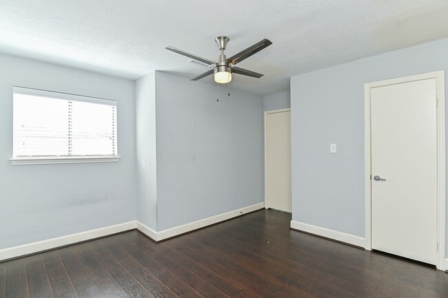 Building Photo - 12800 Briar Forest Dr