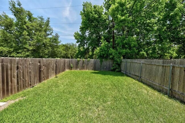 Building Photo - 13305 Saddlebrook Trail