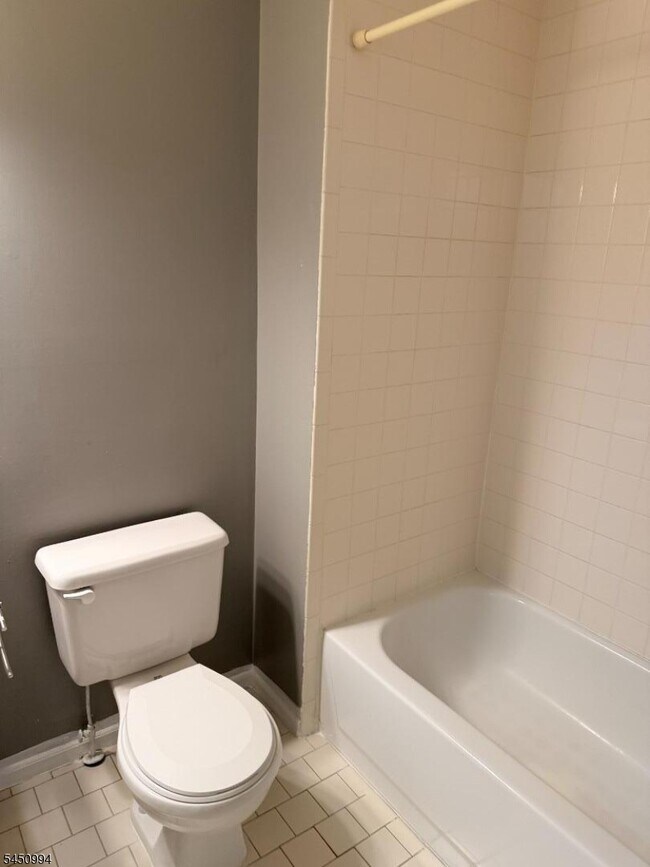 Building Photo - 343 Ventnor Ct