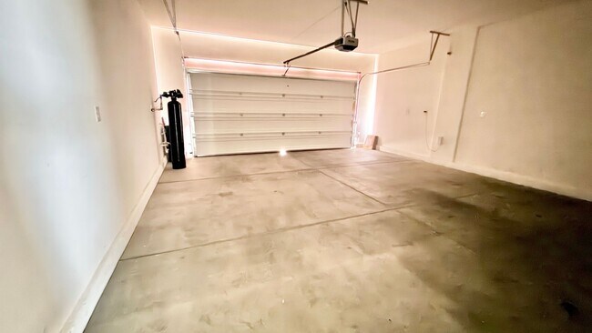 Building Photo - 1180 Pitaya Ct