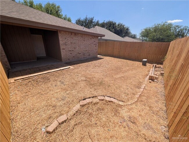 Building Photo - 19 La Cantera St