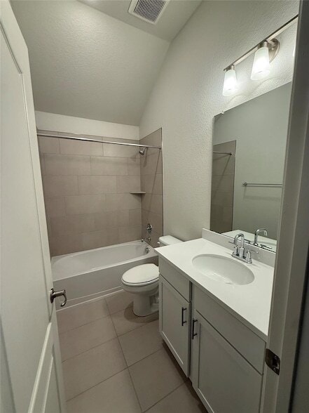 Building Photo - 13627 Barn Chime St