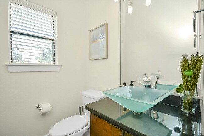 Building Photo - 4608 Nett St