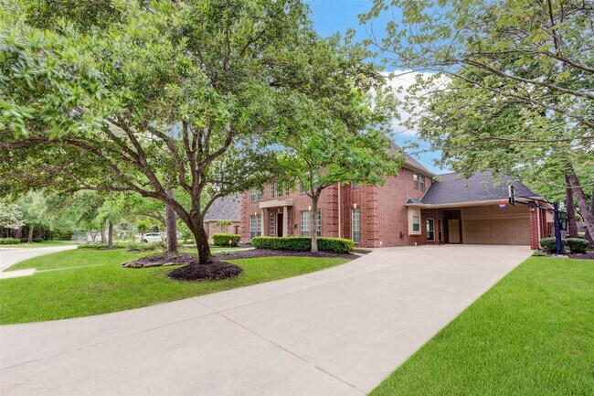 Building Photo - 11 E Wedgemere Cir