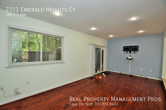 Building Photo - 2311 Emerald Heights Ct