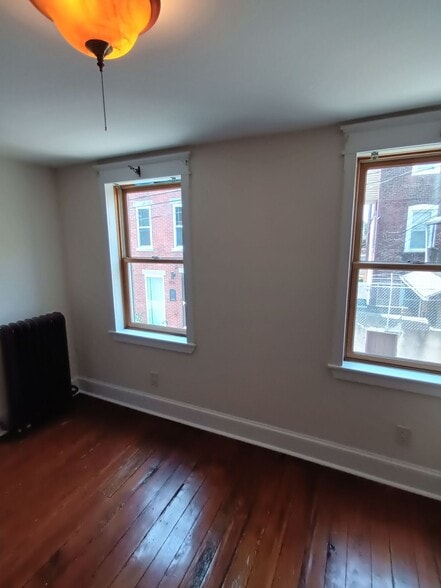 Building Photo - 907 S Alder St