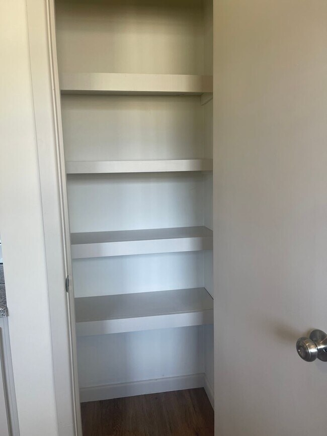 Building Photo - Pre-leasing for Fall! Adorable Remodeled House in Prime Location!