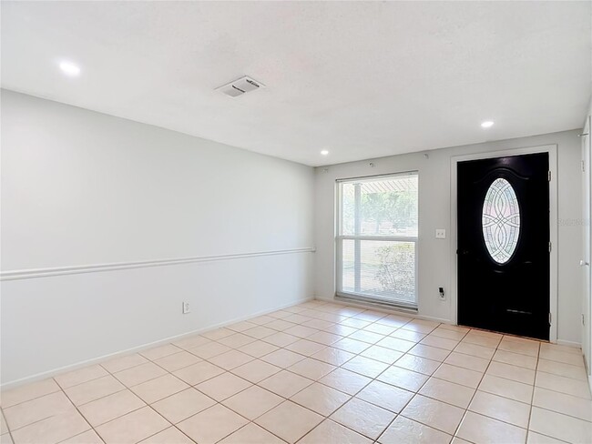 Building Photo - 7916 Woodgrove Cir