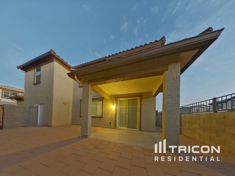 Building Photo - 16221 W La Ventilla Way