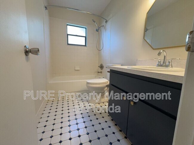 Building Photo - 9 Banyan Course Run