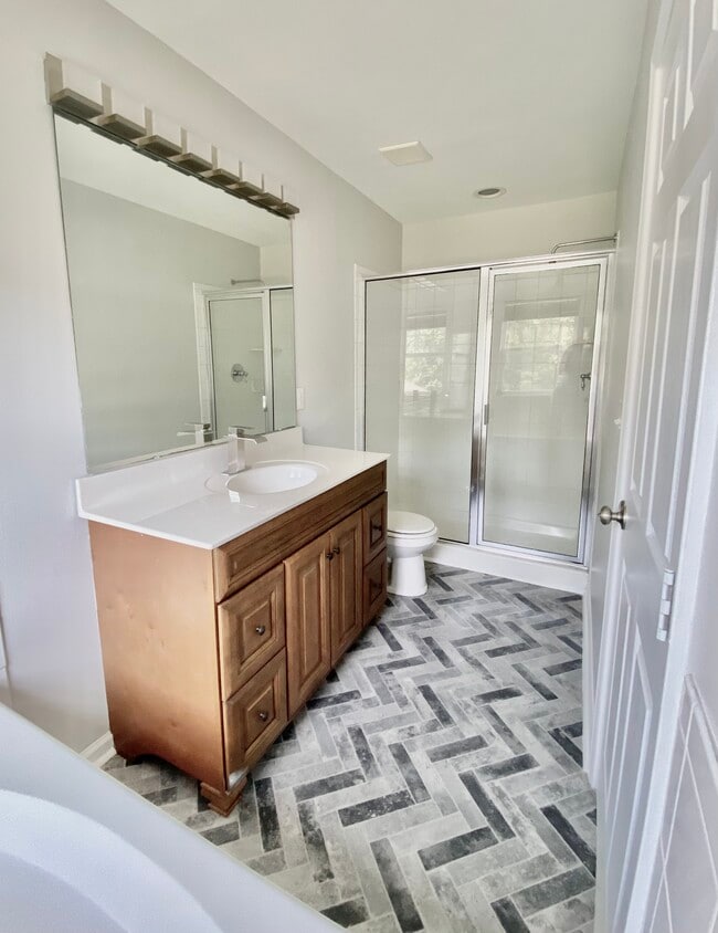Owner's Bath - 1328 Stone Manor Dr