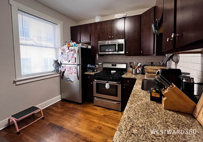 Building Photo - 1664 W Farwell Ave