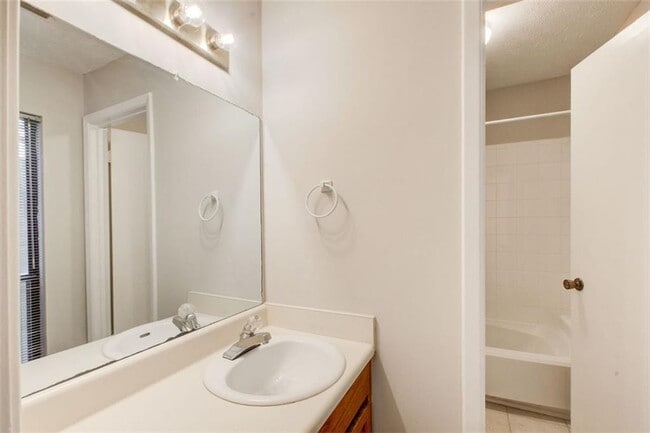 Building Photo - 805 Tuxworth Cir