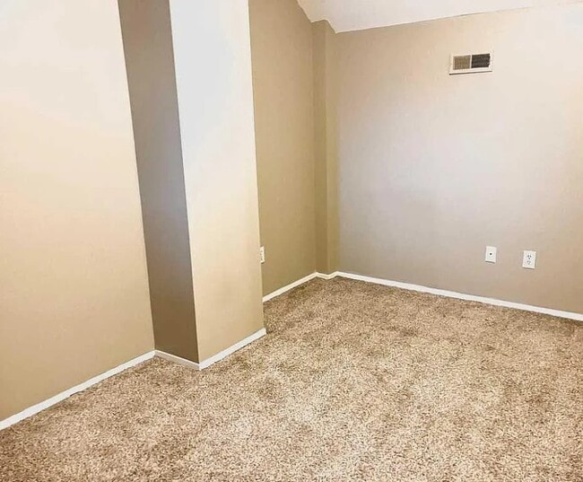 Building Photo - 15650 Stone Crossing Dr